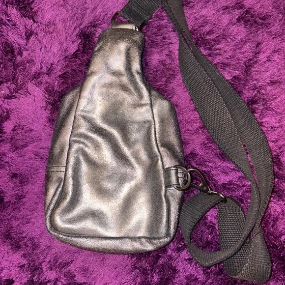Free People Hudson Metallic Silver Sling Crossbody Bag - Picture 5 of 6